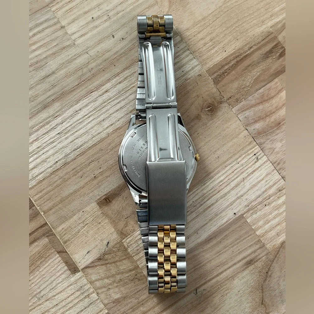 Seiko Vintage Men’s Watch Round White Dial Day Date Windows Two-Tone Bracelet